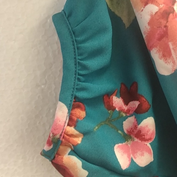 Forever 21 women's floral long sleeve shorts rumper size 2X green, red flowers - Picture 2 of 11